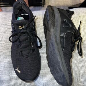 Puma black soft foam optimal comfort sneaker